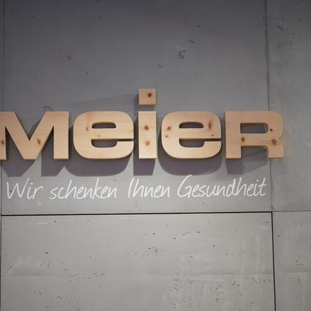Detailaufnahme unseres Logos im Ladengeschäft