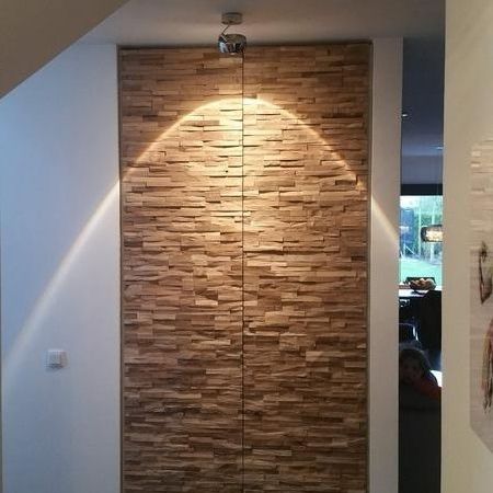 Mit Stein verkleidete Garderobe
