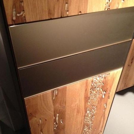 Garderobe aus Holz - Detailaufnahme der Schubladen