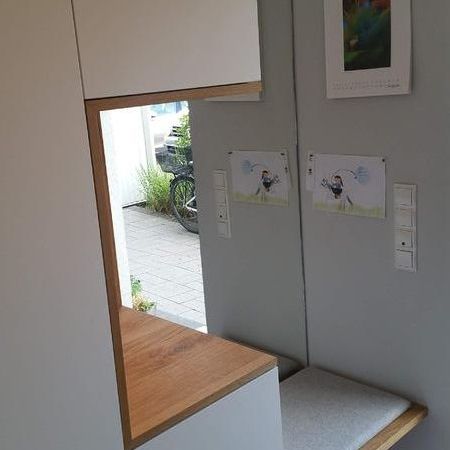 Garderobe mit Fach und Beleuchtung