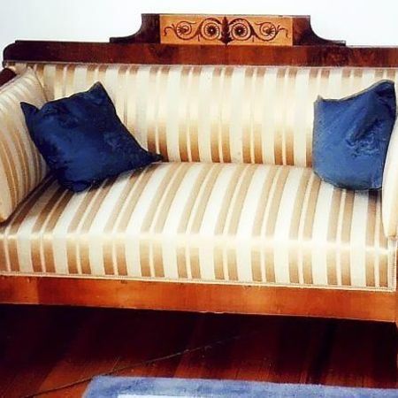 Restaurierung eines alten Sofas