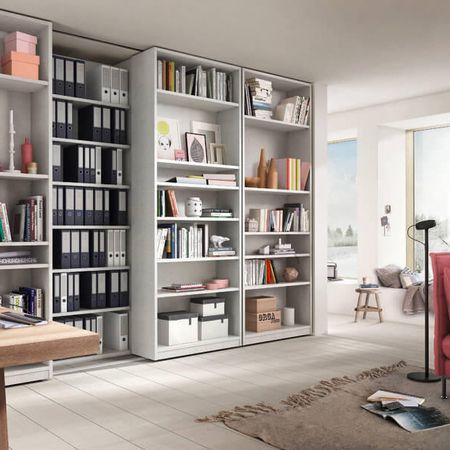 Bücherregal mit mehreren Ebenen