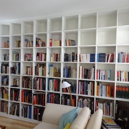 Großes, wandfüllendes Bücherregal
