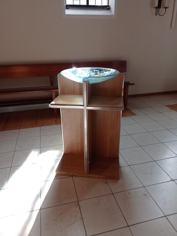 Taufbecken aus Zirbenholz